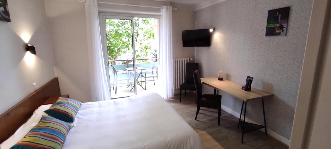 Hostellerie Du Parc Labarthe-Inard Exterior foto